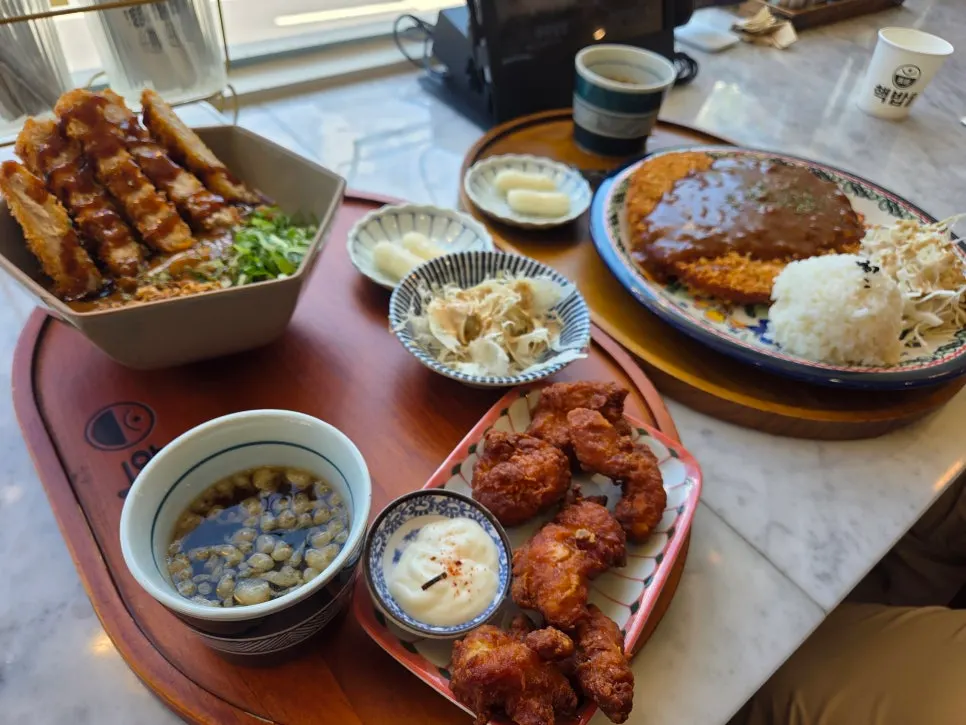 A plate of Western-style pork cutlet