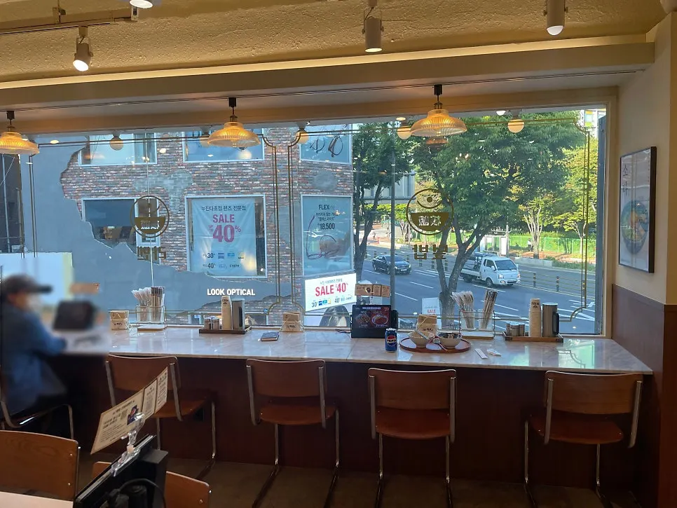 Wide view of the spacious and pleasant seating area