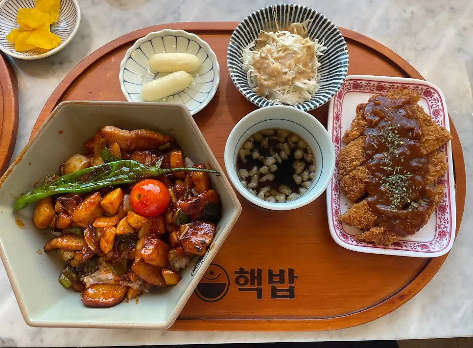 Spicy seasoned pork jowl rice bowl
