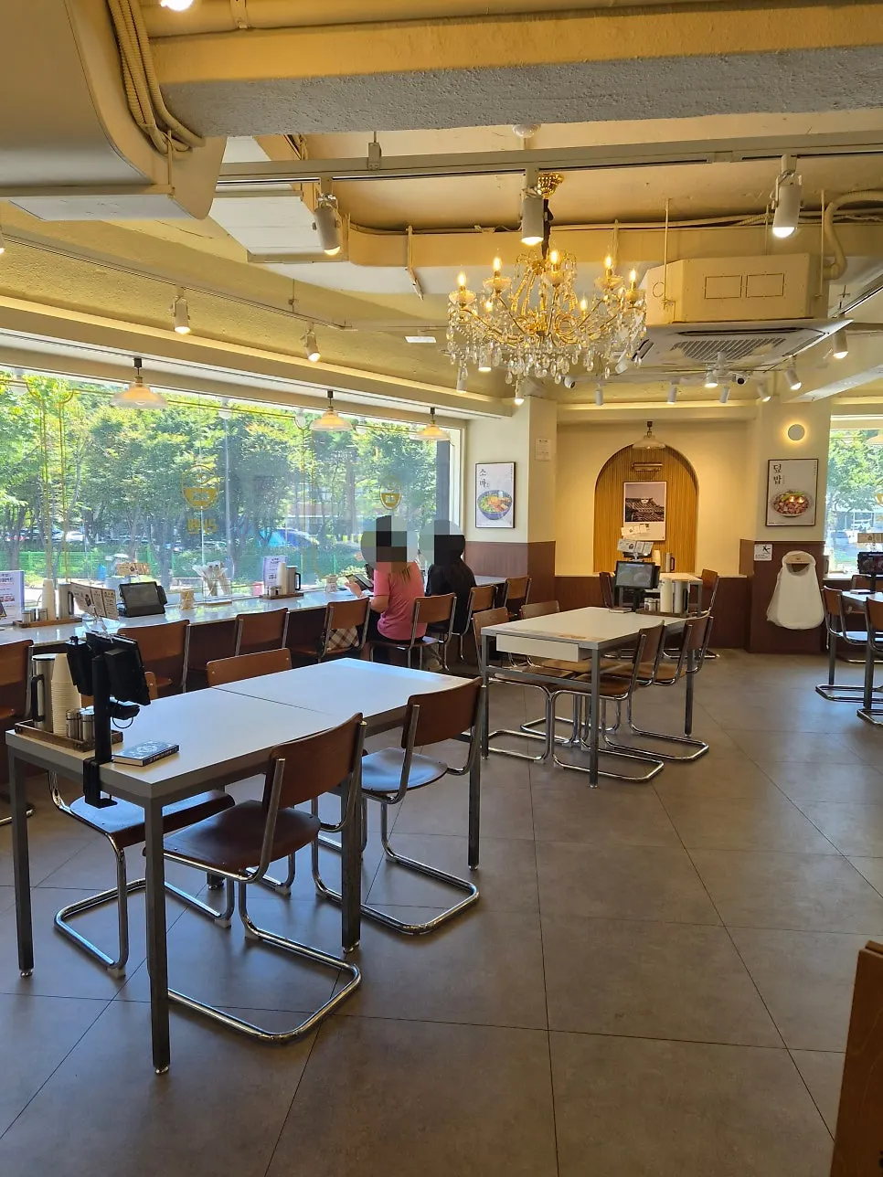 Restaurant entrance right after the 11am opening