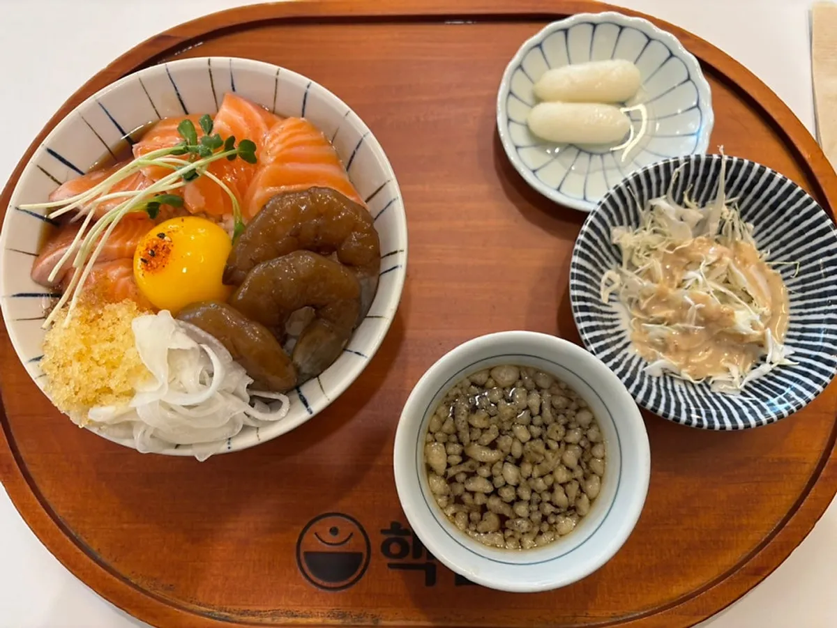 연어와 새우장, 노른자가 올라간 연어새우장 덮밥