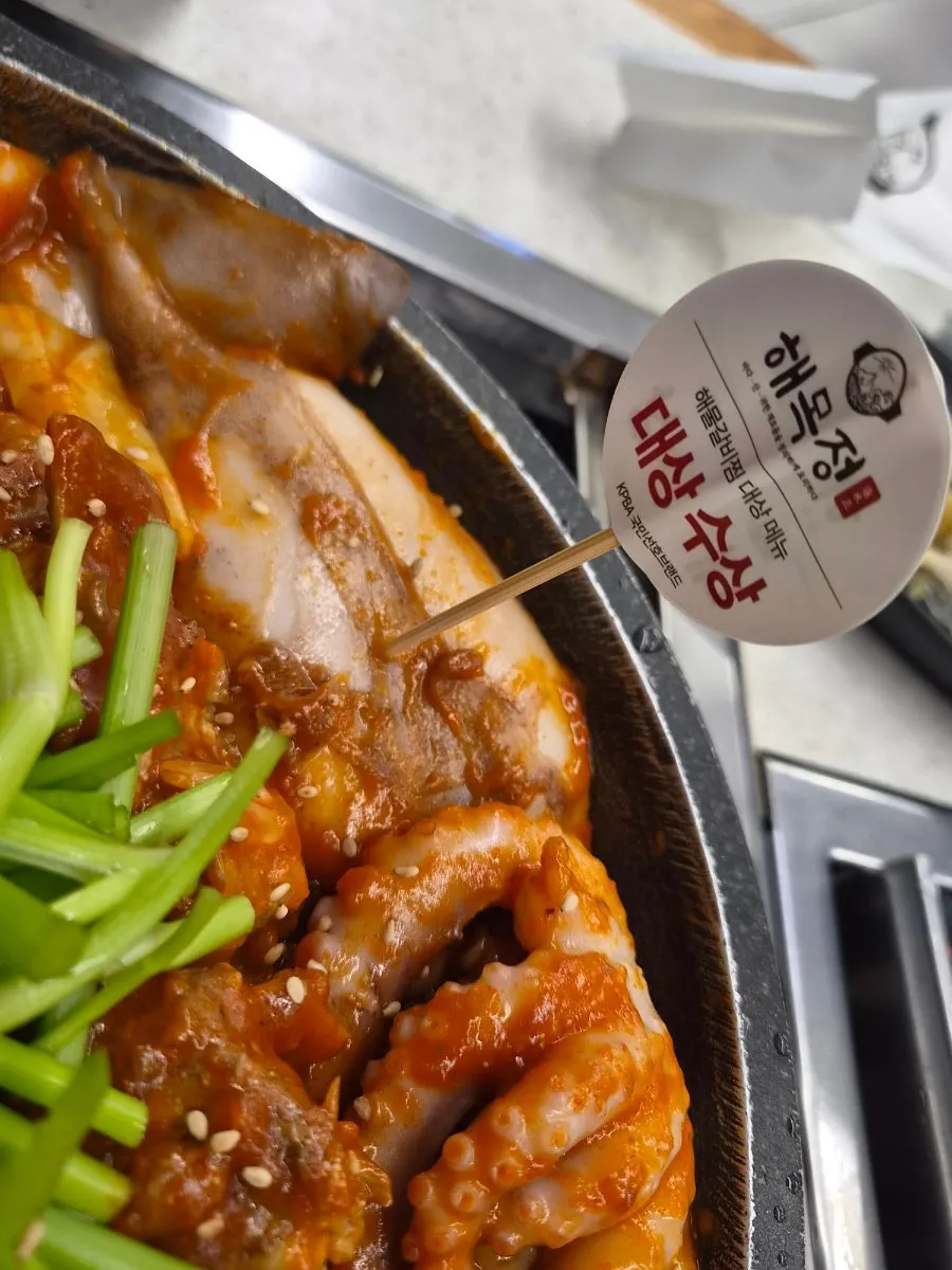 Seafood-rib stew served fully cooked