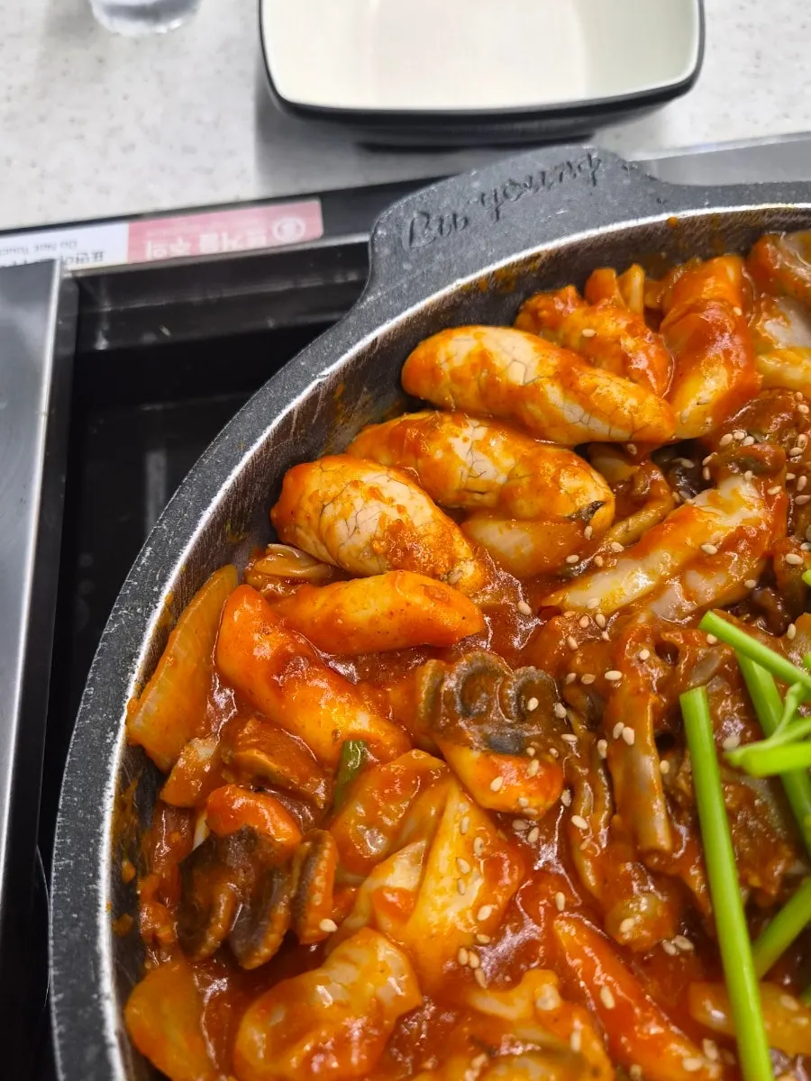 Skate roe and fish roe inside the seafood-rib stew