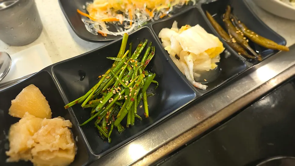 Basic table setting for the chive-octopus stir-fry lunch special