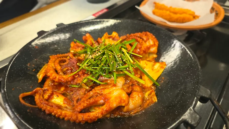 Octopus and chives coated in sauce