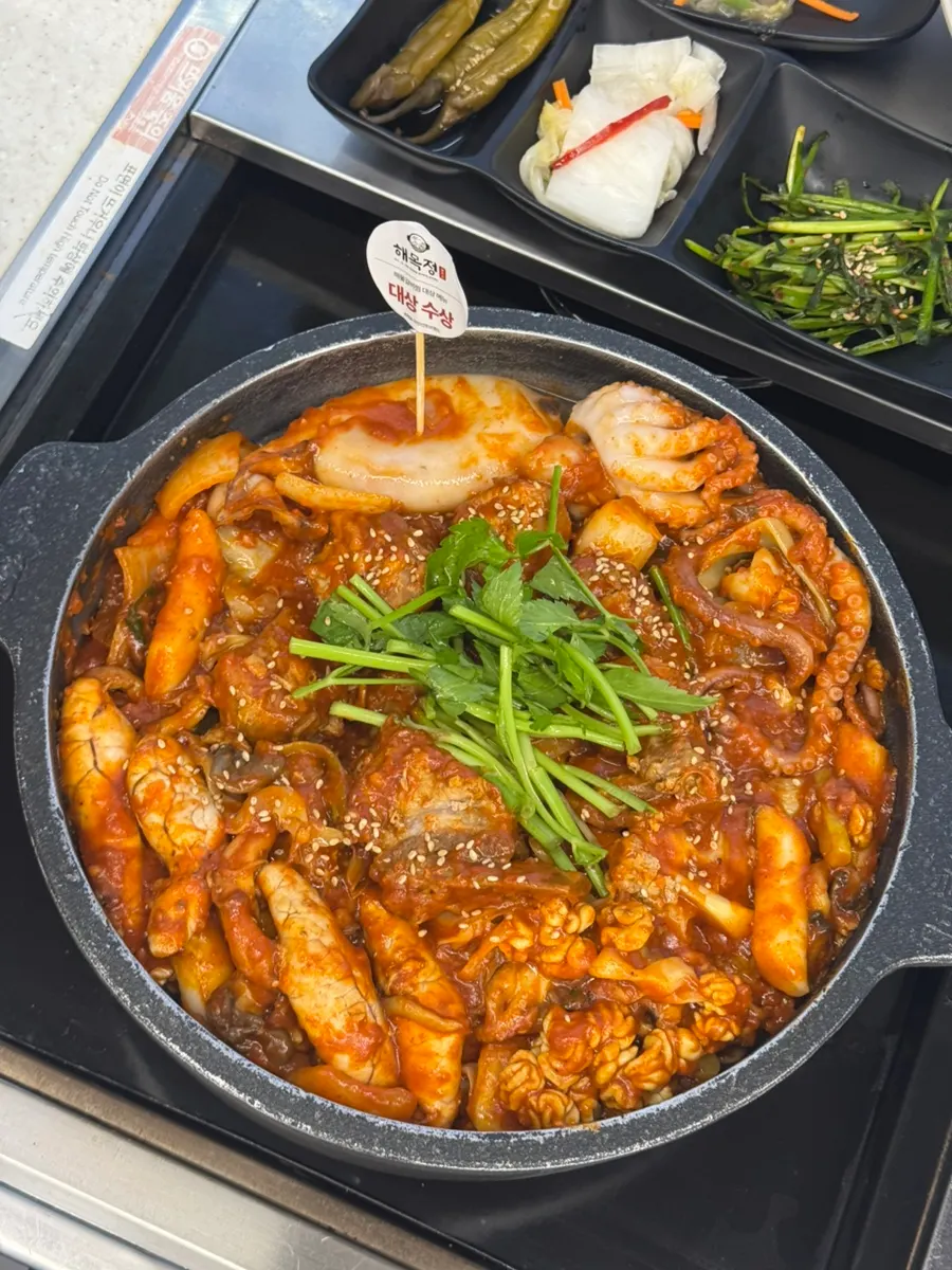 Haemul-galbijjim porsi 2 orang dengan iga dan seafood melimpah