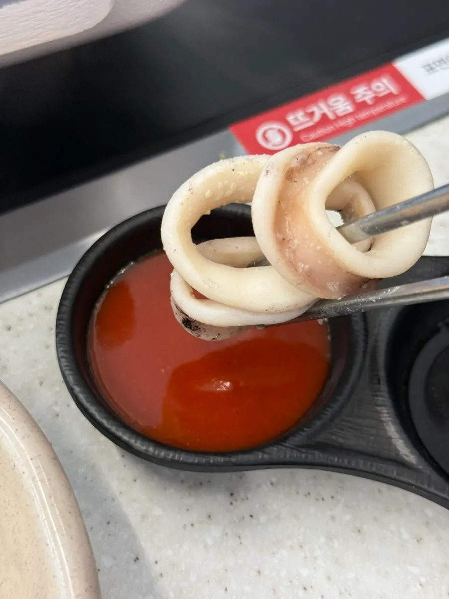 적당히 익은 오징어와 낙지 한 접시