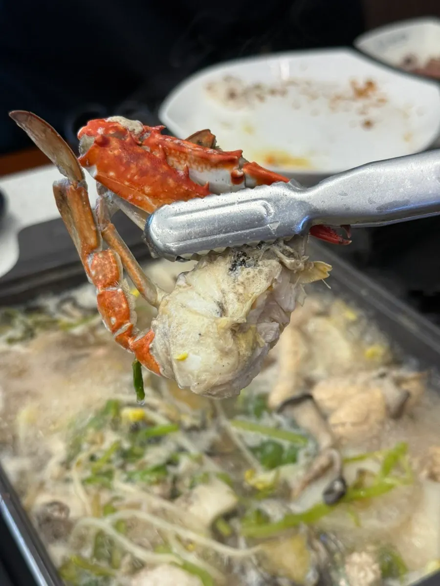 초장과 와사비간장에 찍어 먹는 해물