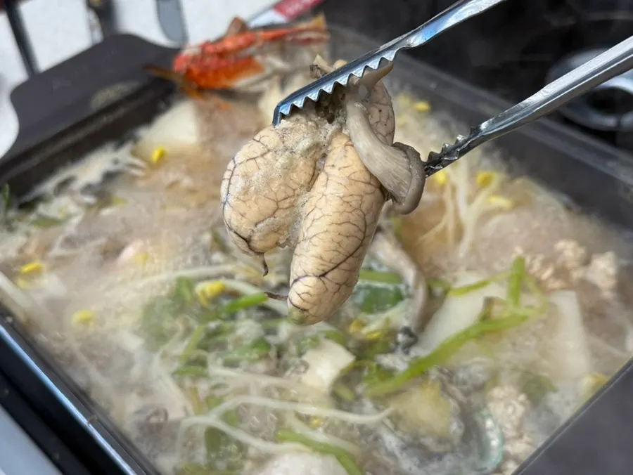 익은 알과 고니 건져 담은 모습