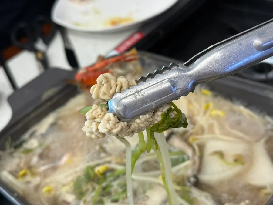 고소한 풍미의 고니와 국물