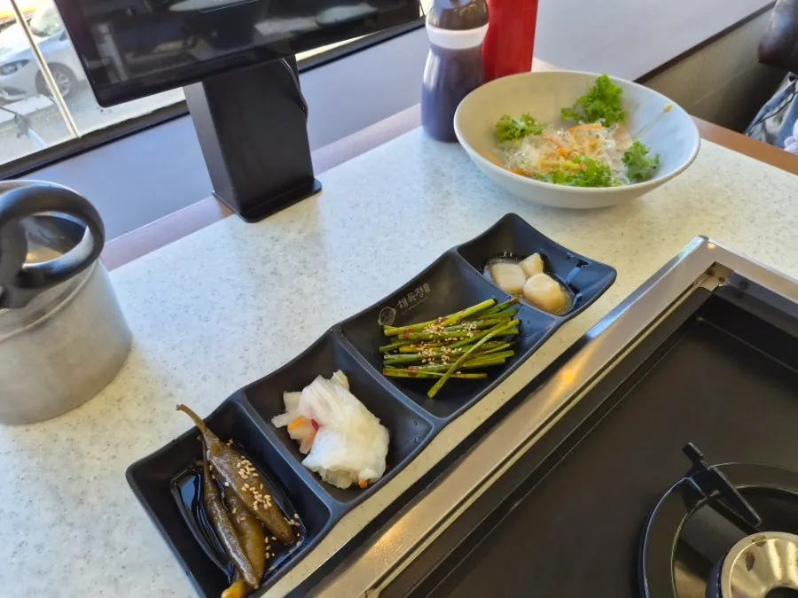 Side dishes served with seaweed soup