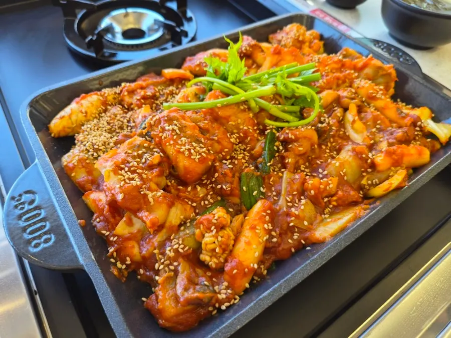 Boneless angler fish stew for two with roe and gonyi