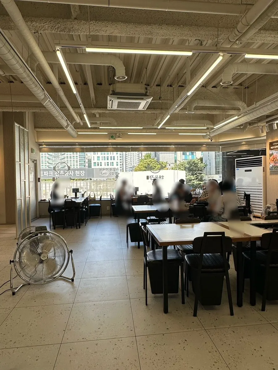 Open table layout at Haemokjeong Guwol Branch