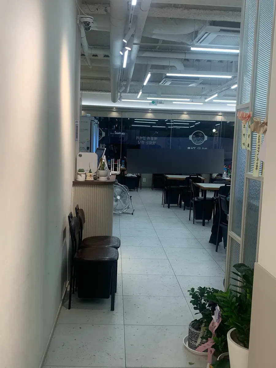 White-toned interior of Haemokjeong Guwol Branch
