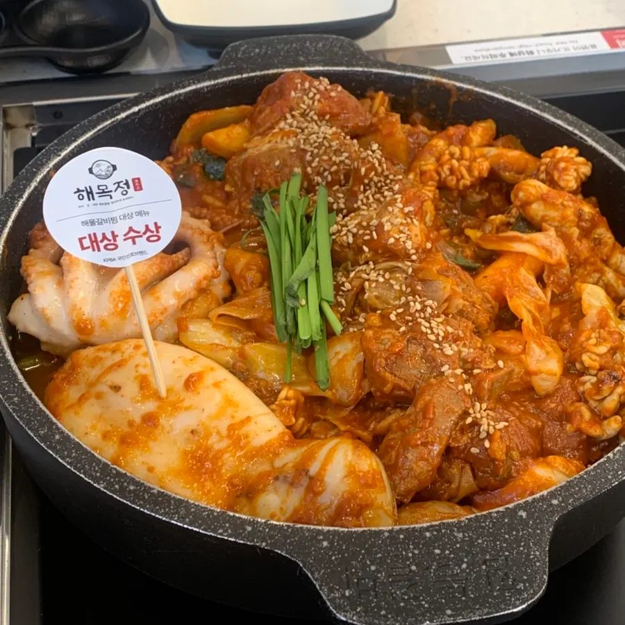 Close-up of the regular-spice seafood braised ribs