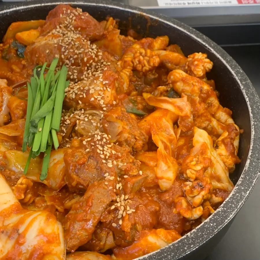 A full spread with rice and seaweed soup alongside the braised ribs
