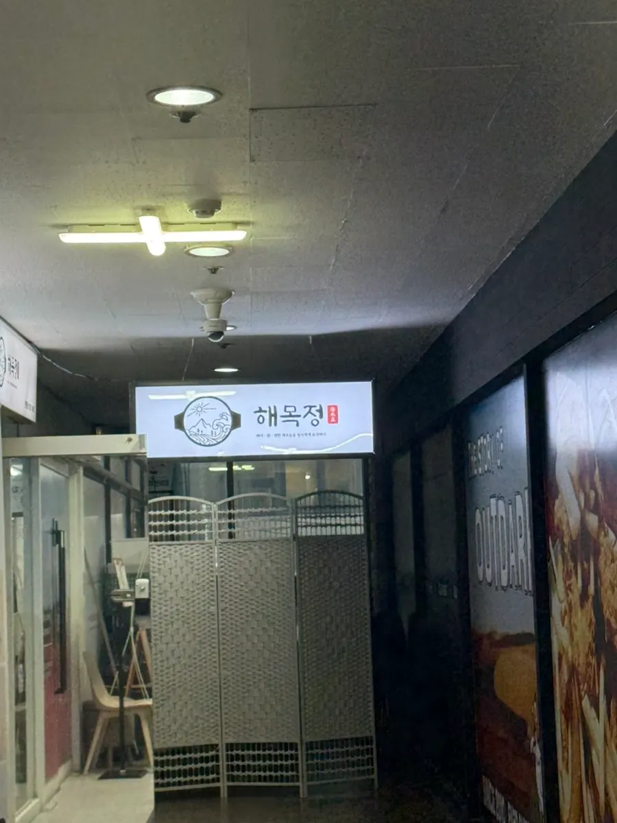 메인프라자 2층으로 올라가는 통로