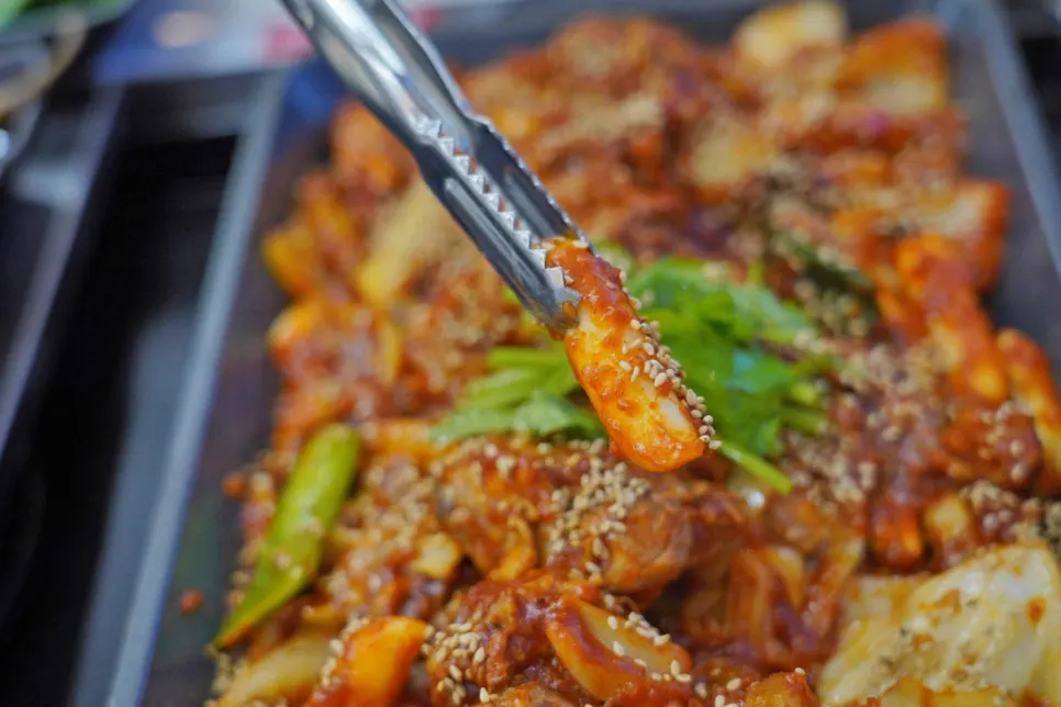 Sauce-soaked interior of the braised ribs