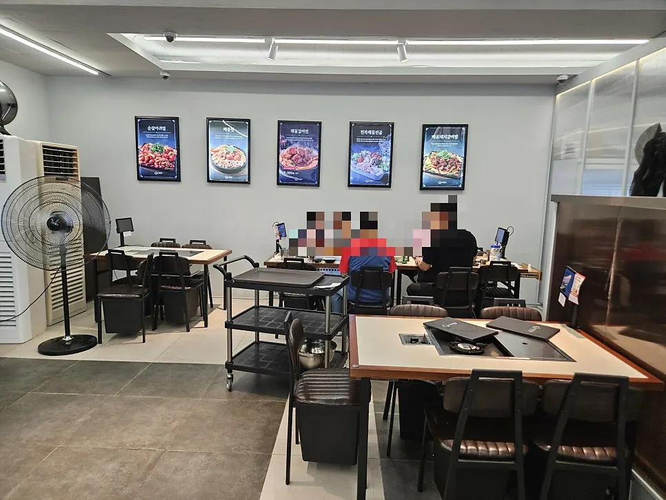 Tidy dining hall at Haemokjeong Seoknam