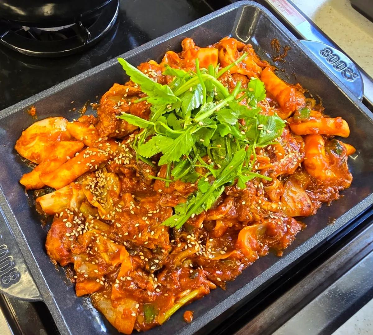 미나리 올린 해목정 매콤돼지갈비찜