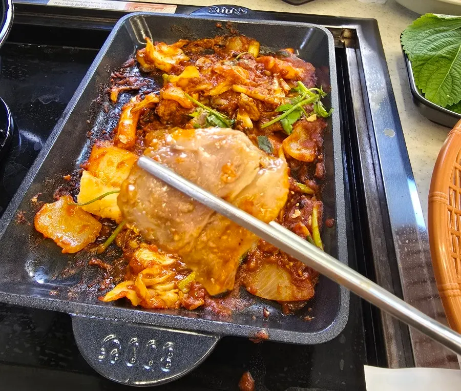 갈빗대에서 분리된 부드러운 돼지갈비 속살