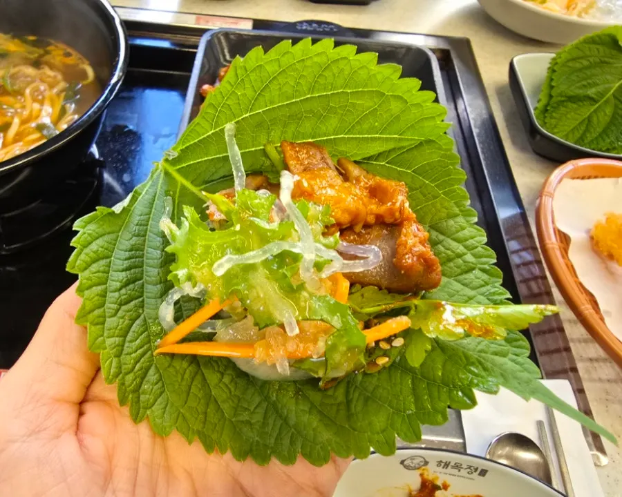 거의 비워진 매콤돼지갈비찜 양념 냄비