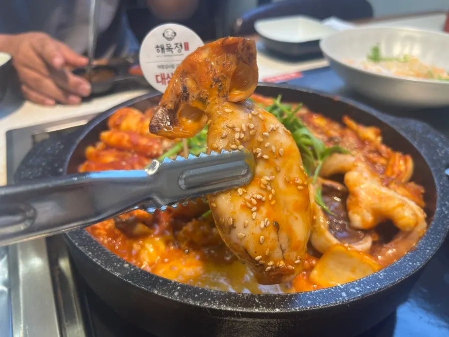 Whole squid and sauce in the stew