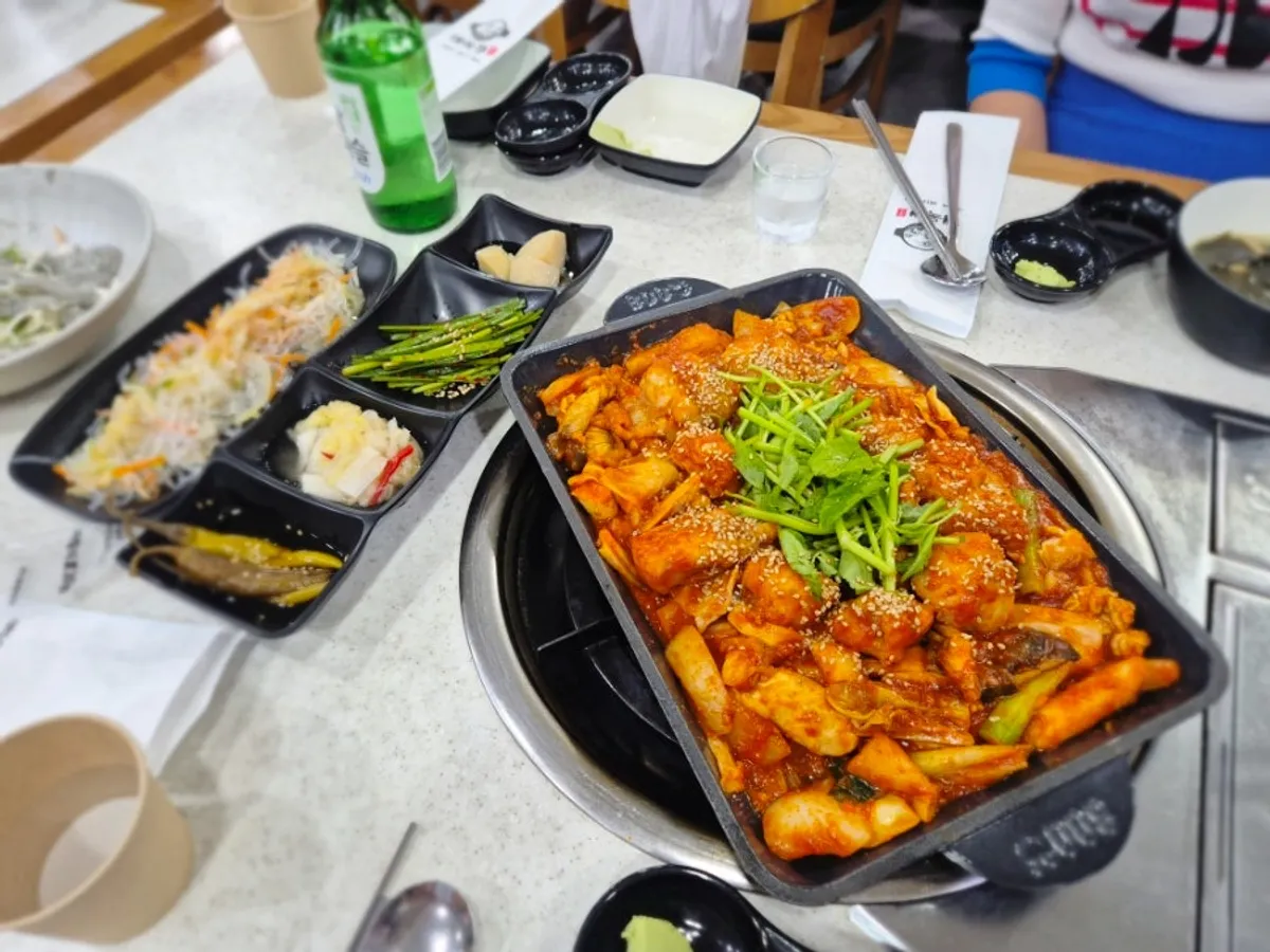 해목정 연수본점 건물 외관과 간판