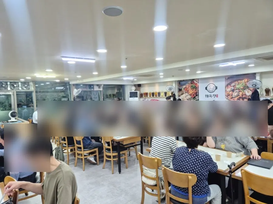 손님이 많은 해목정 연수본점 넓은 홀
