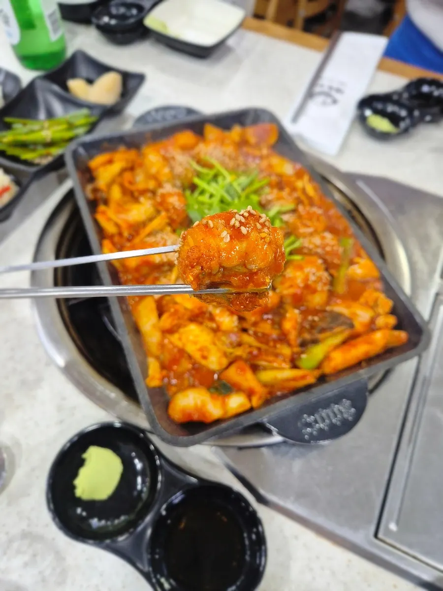 매콤한 맛으로 주문한 아귀찜 한 판