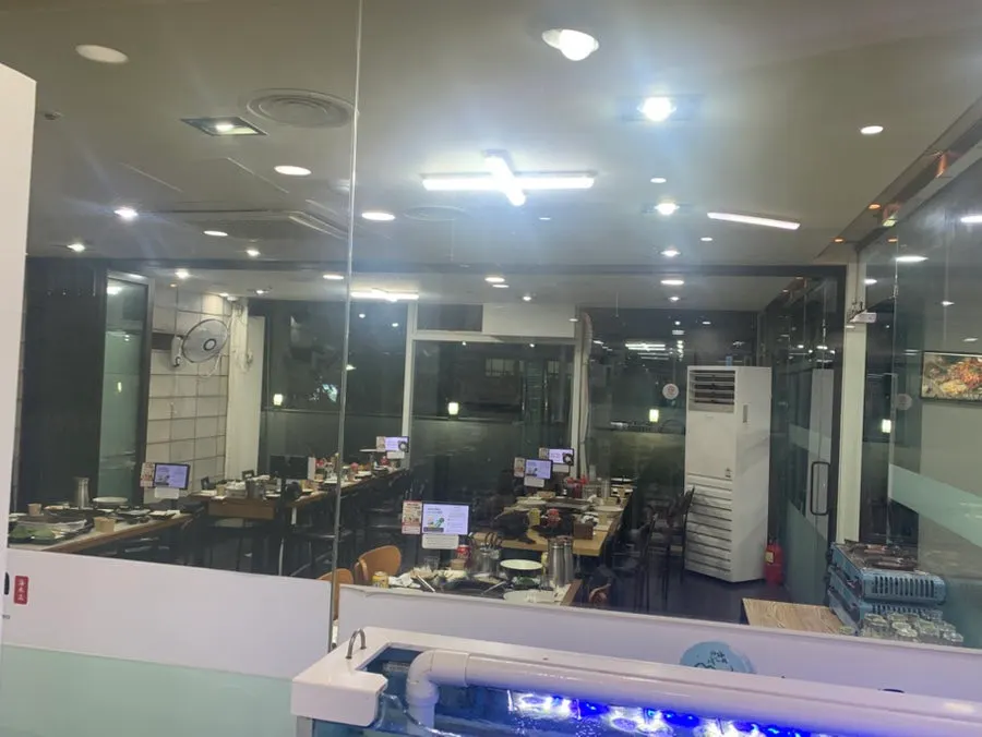 단체 손님으로 북적이는 해목정 홀