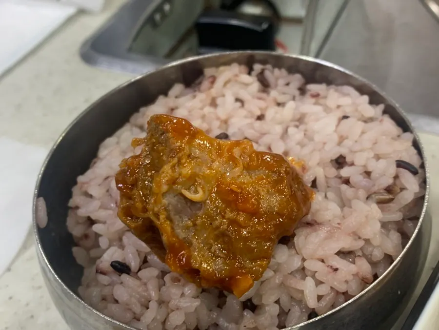 떡사리와 야채가 어우러진 갈비찜