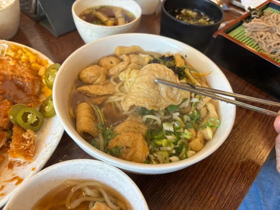 모밀소바 한 젓가락