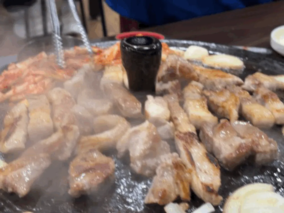 Signature photo of Pujutgan Saenggogi-jeom, a Korean BBQ restaurant near Haengdang Market