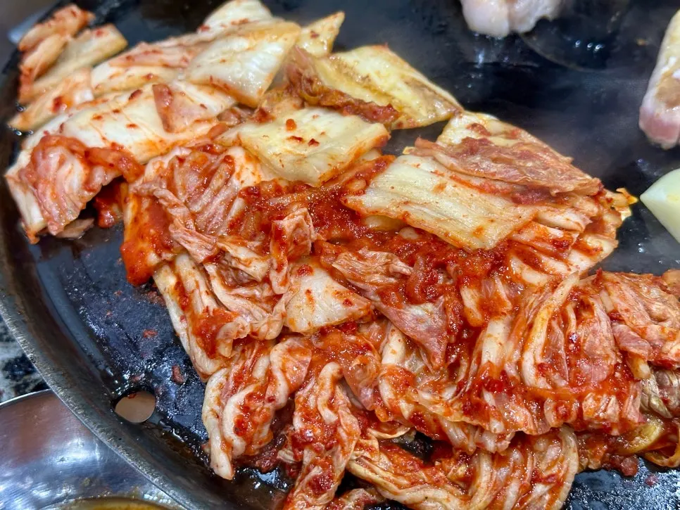 Myeongi namul and lettuce wraps served as side dishes