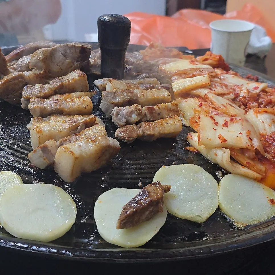 Golden grilled meat with kimchi and vegetables