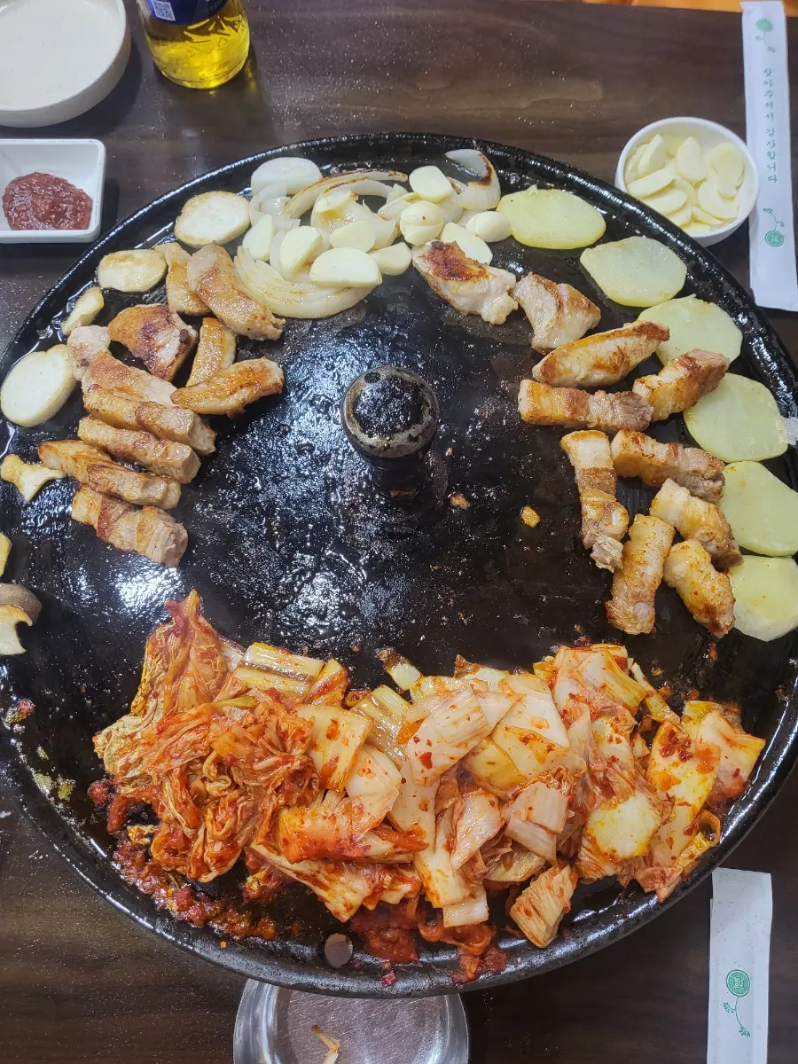 직원이 구워주는 고기 불판