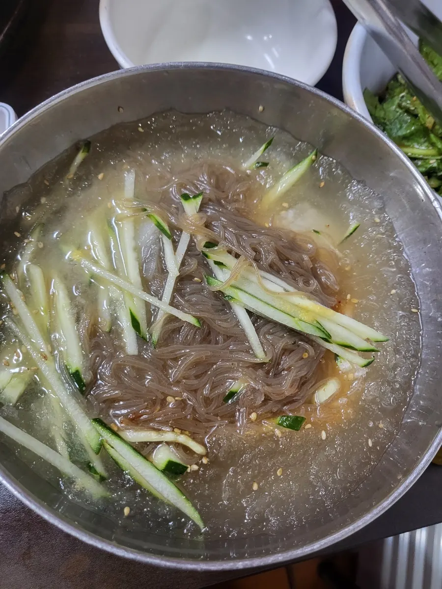 고기와 함께 먹는 김치찌개