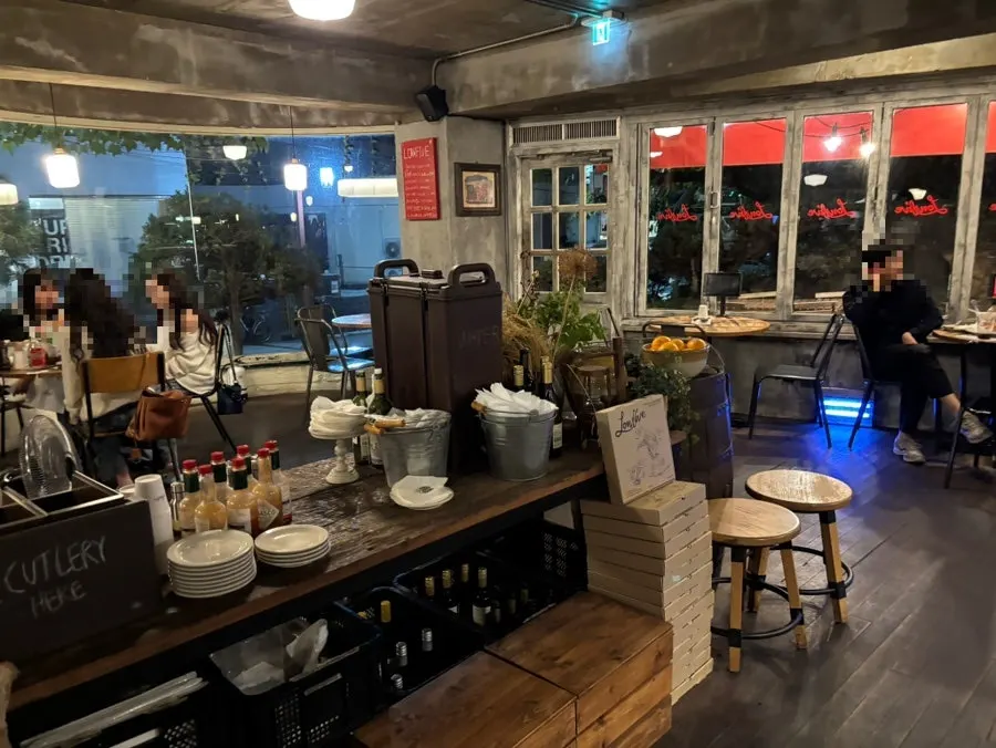 Low Five's interior with a foreign, romantic atmosphere