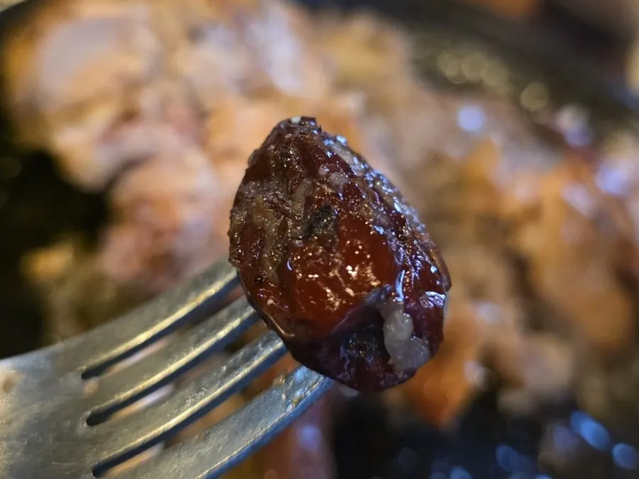 Jujube roasted alongside the whole chicken