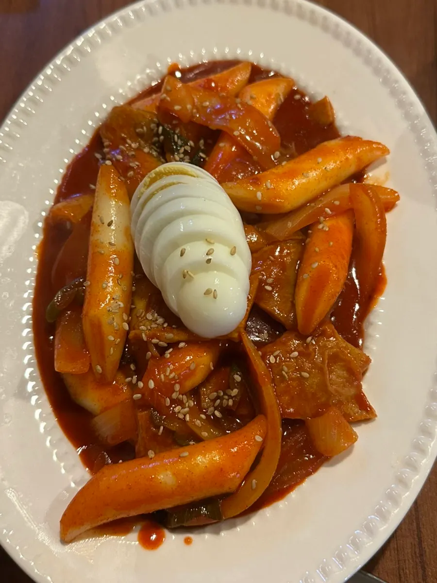 A bowl of rice tteokbokki ordered alongside the chicken