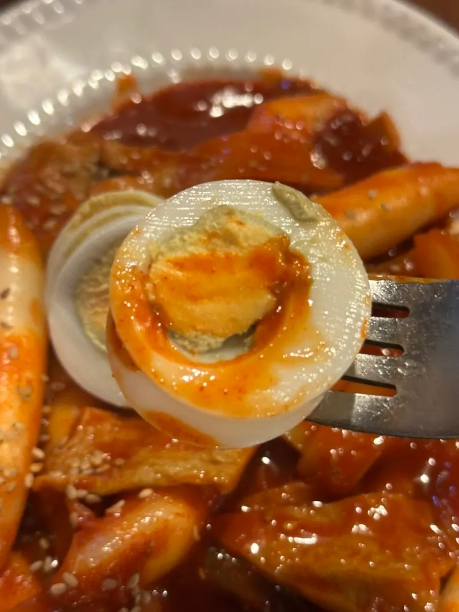 A table with both the chicken and tteokbokki served together