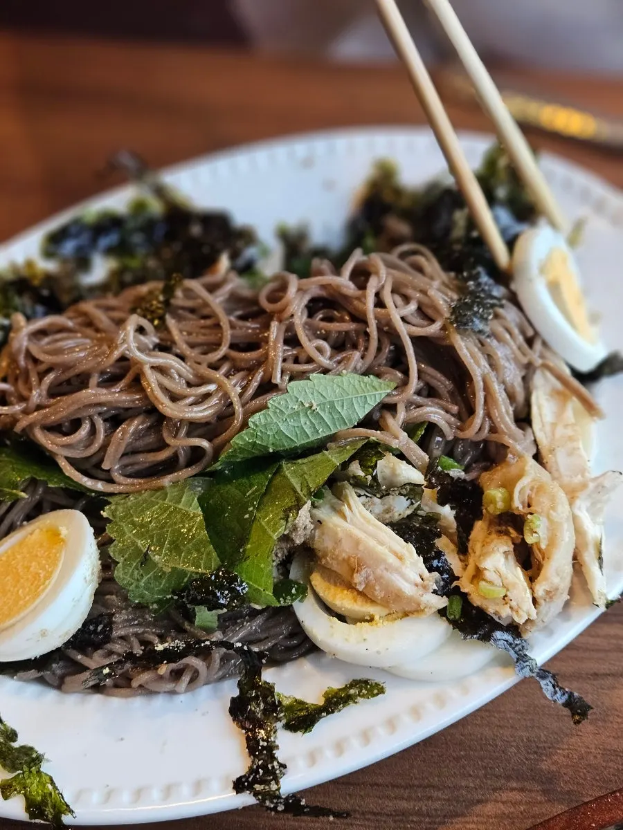 Perilla oil buckwheat noodles topped with perilla leaves and seaweed flakes