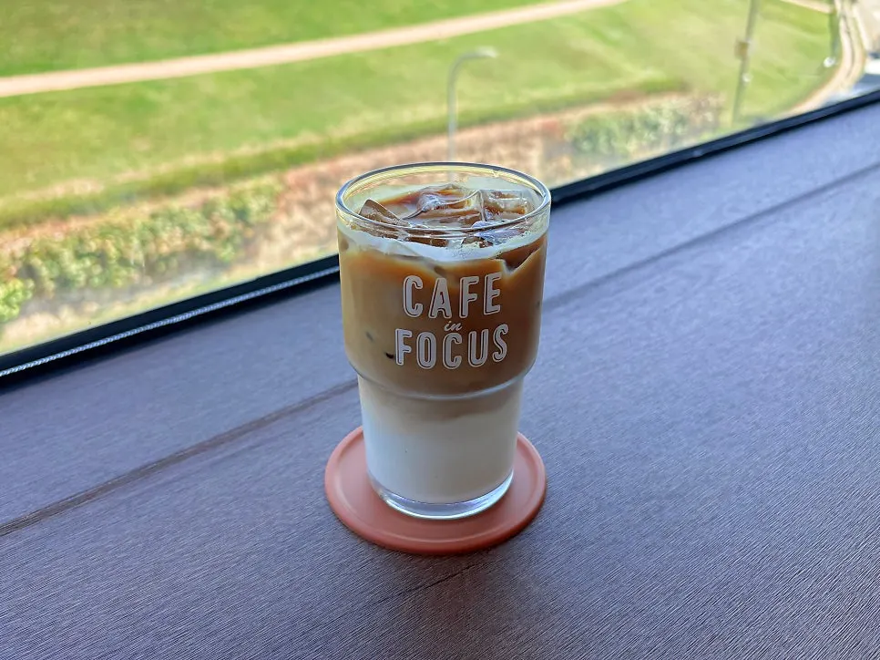 Iced café latte served in a glass