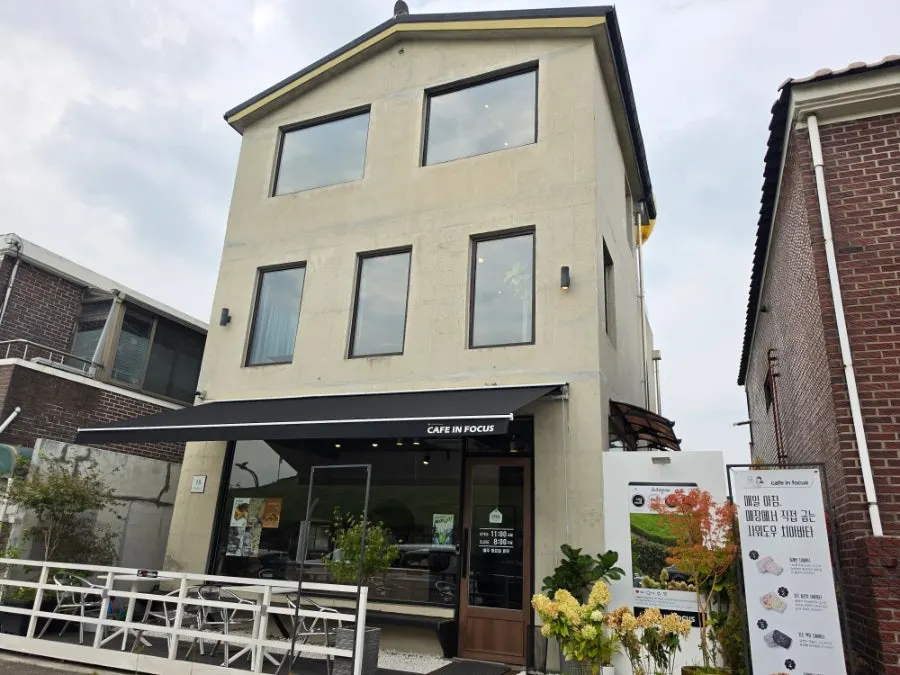 3층 단독건물 카페인포커스 외관