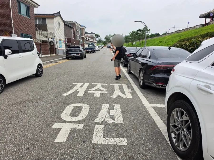 카페 앞 거주자 우선 주차구역