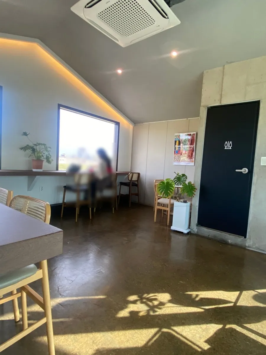 성곽이 보이는 카페인포커스 테라스 풍경