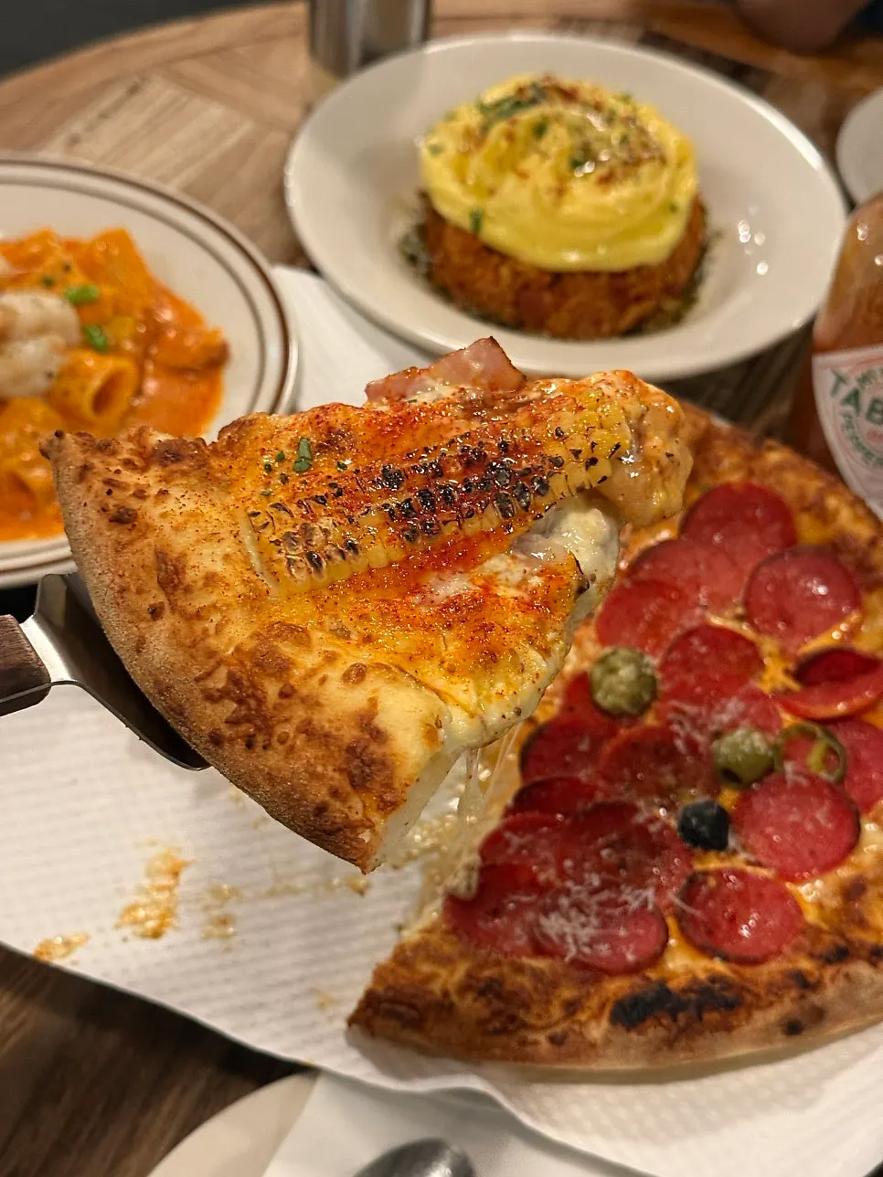 A slice of pizza at Low Five in Haenggung-dong