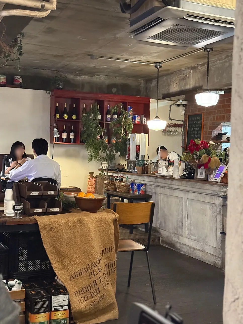 Four-person tables inside Low Five