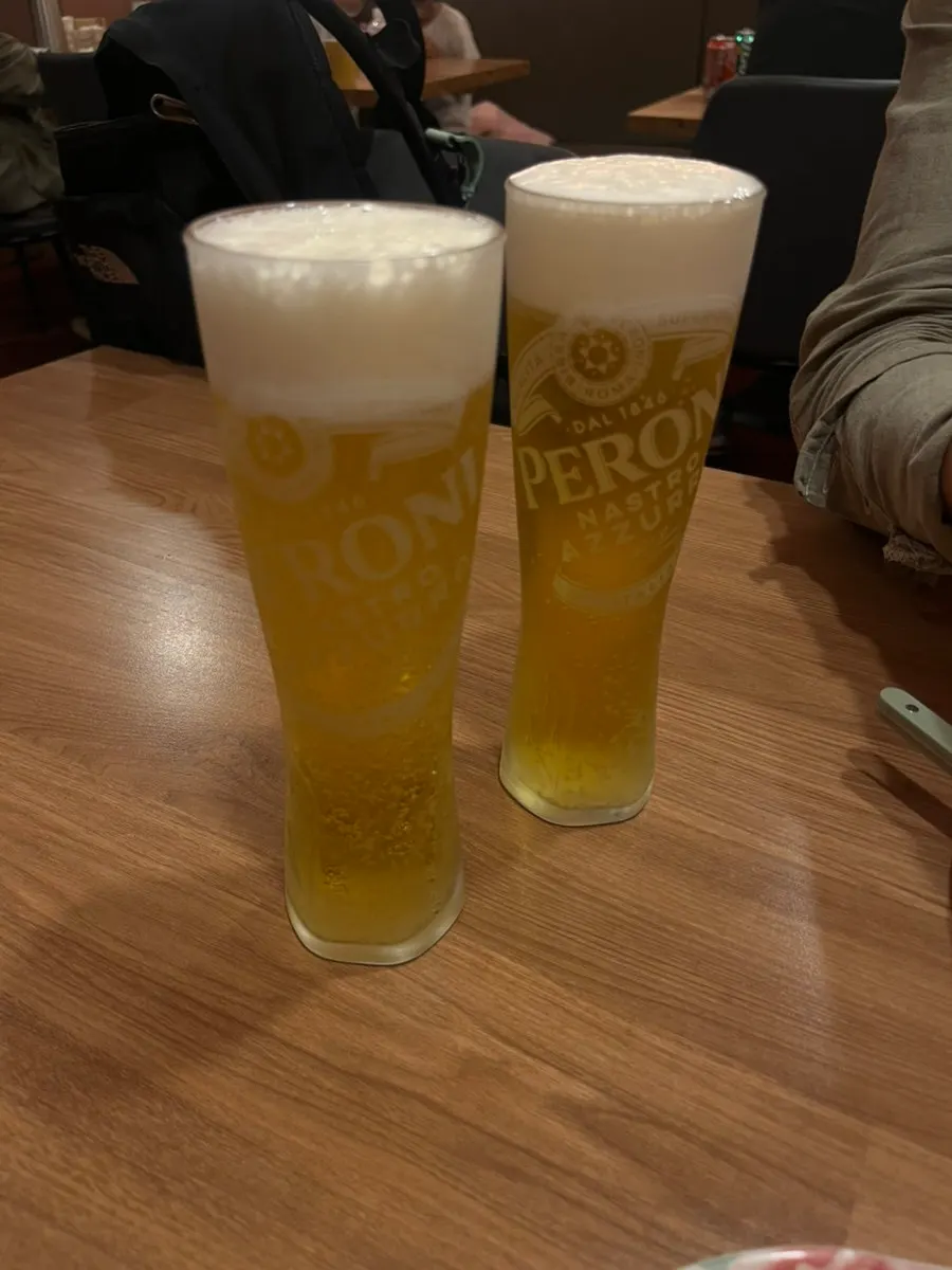 피자와 함께 주문한 생맥주 한 잔